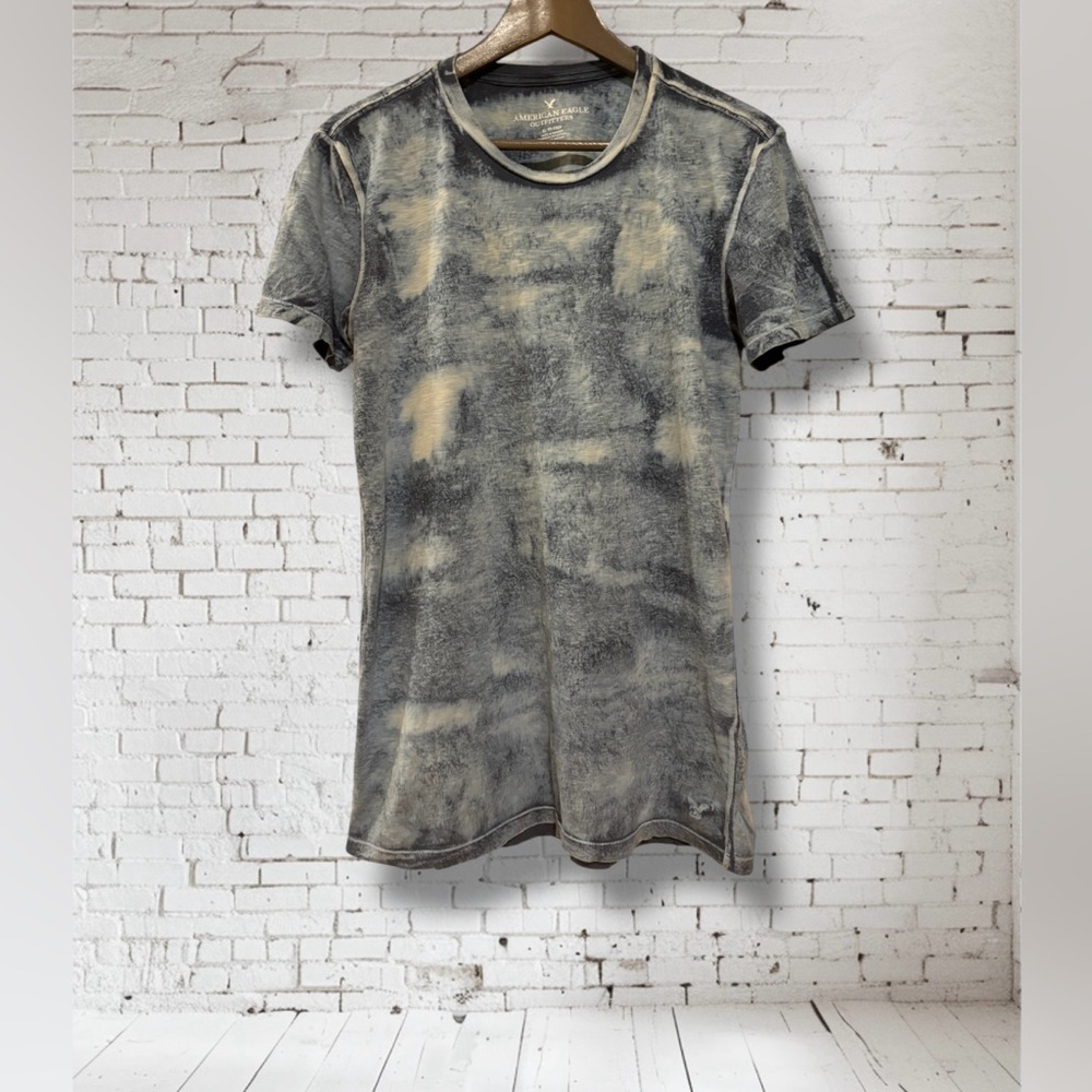 American Eagle 🦅 Men's Distressed Gray T-Shirt